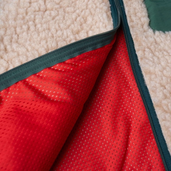 Large Deep Pile Fleece from All Blues Co. -in the style of vintage 80s Patagonia - Picture 5 of 9